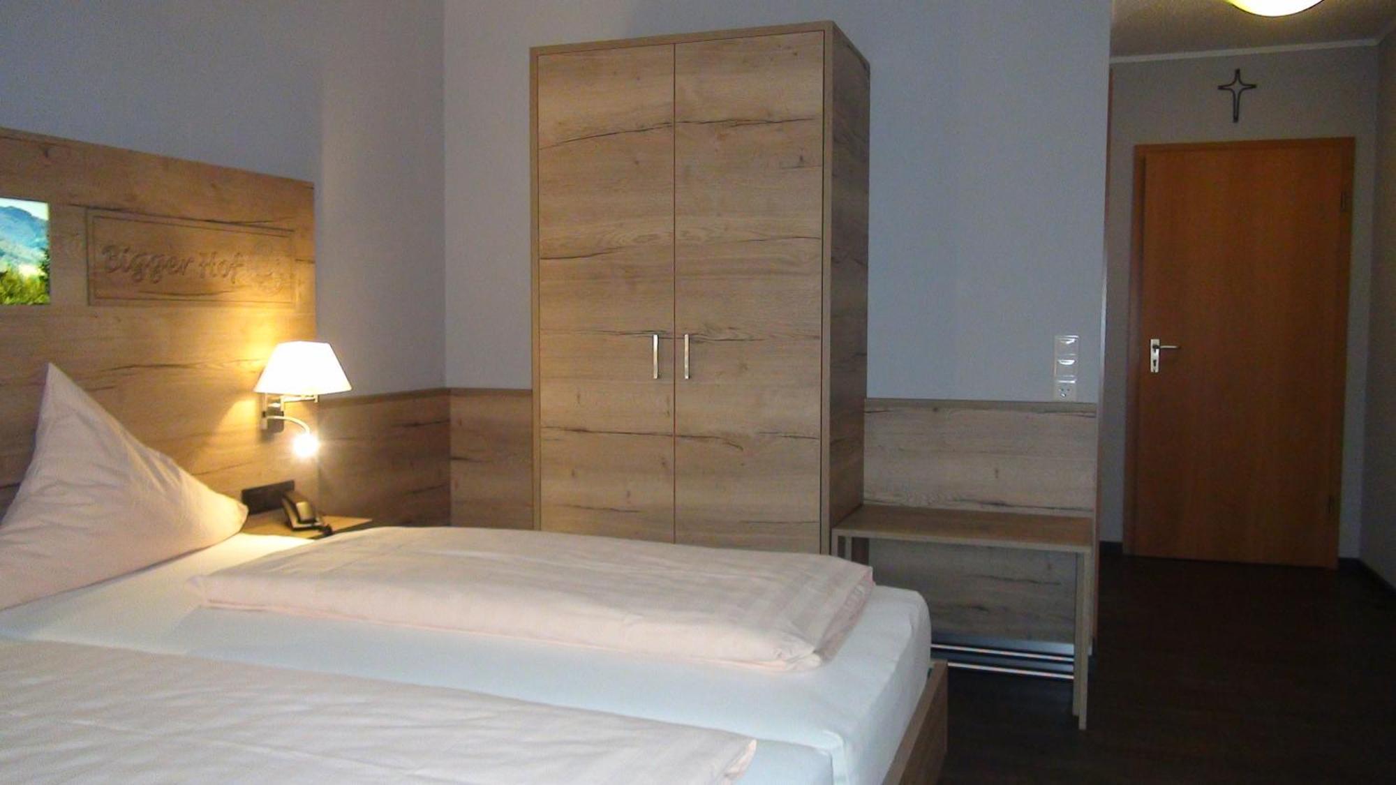Hotel Bigger Hof - Wirtshaus Platzhirsch Am Jahnplatz ออลสเบิร์ก ภายนอก รูปภาพ